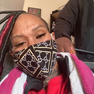 Meet your Posher, April